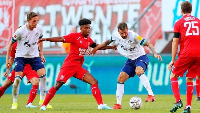 他凭借惊险 他凭借惊险